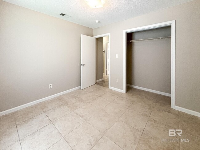 Building Photo - 6392 Schoel Ln