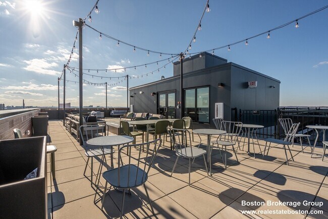 Building Photo - 600 Broadway