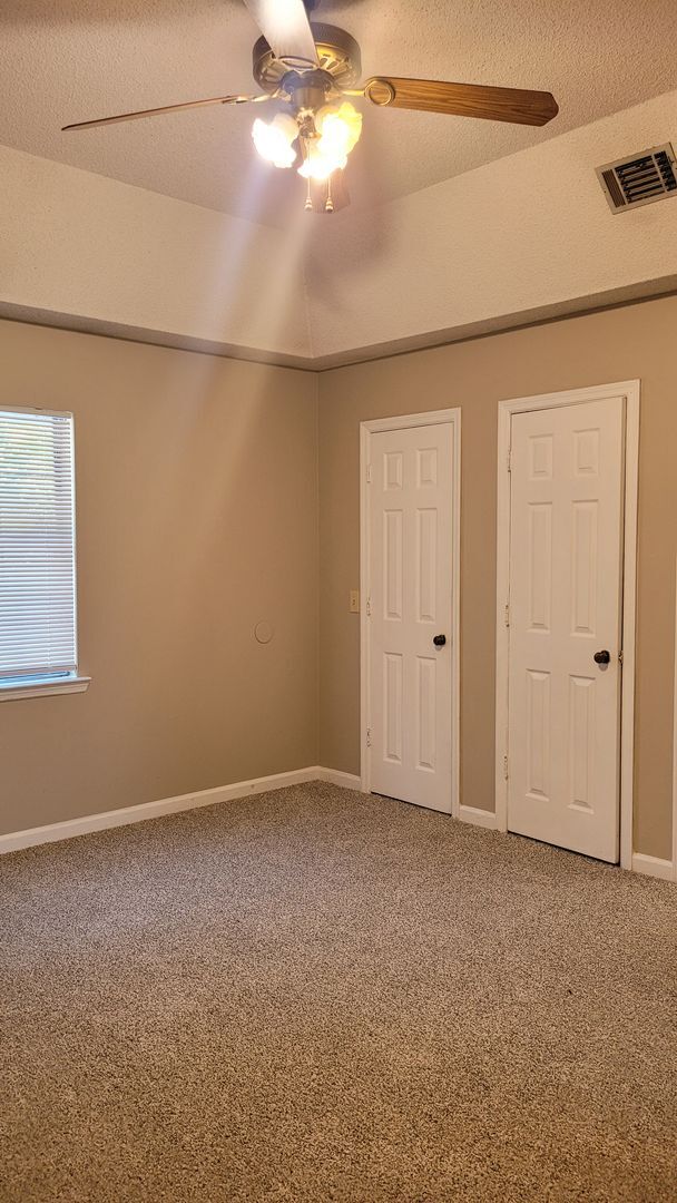 Building Photo - 614 Trevor St