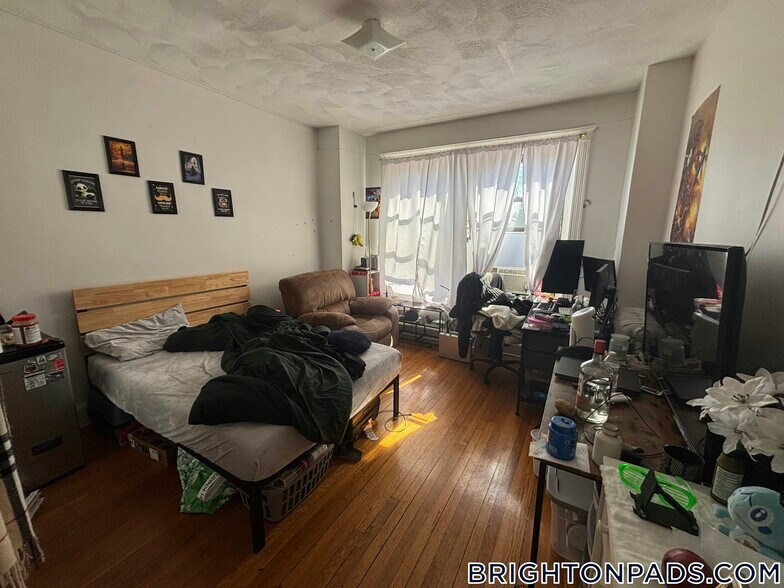 Building Photo - 17 Cummings Rd