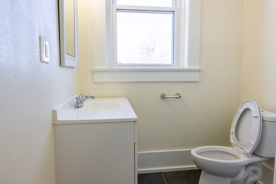 Building Photo - 537 Denison