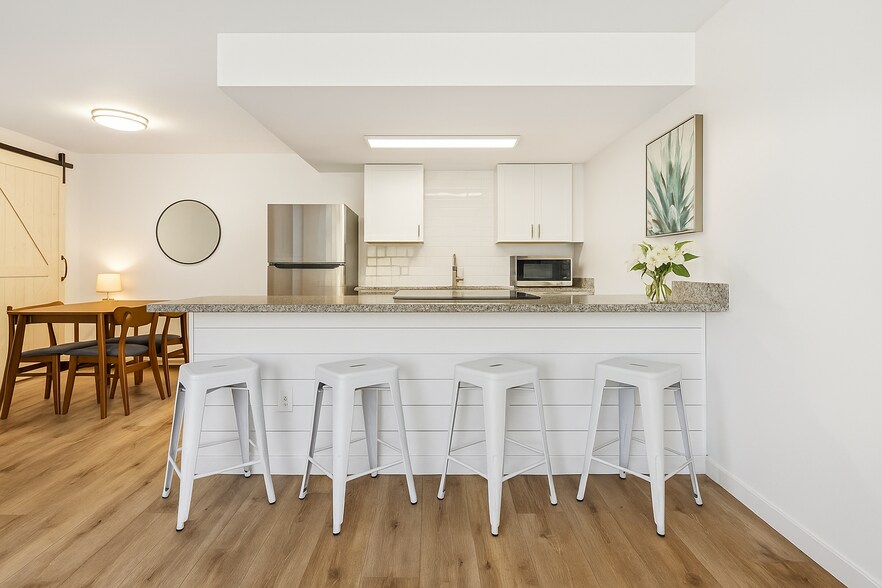 Building Photo - 645 Manhattan Plz