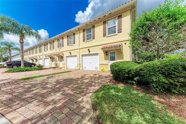 Building Photo - 1501 Napoli Dr W