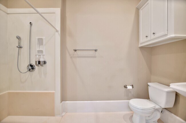 Building Photo - 6615 Butler Oaks Ct