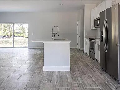 Building Photo - 607 Kangaroo Dr