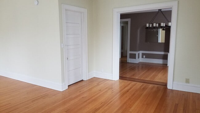 Building Photo - 3272 N Hackett Ave