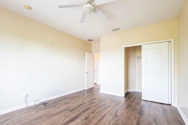 Building Photo - 253 Catriona Dr