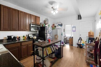 Building Photo - 3 bedroom in Chicago IL 60618