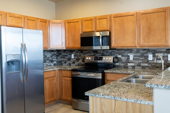 Building Photo - 8179 Meadowcrest Dr