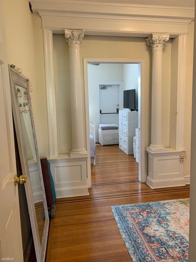 Building Photo - 3 br, 2 bath  - 830 Pine St Apt 5AB