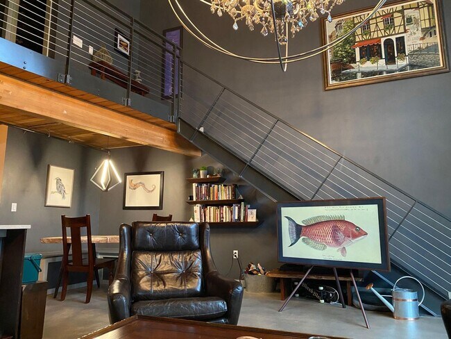 Building Photo - Veer Lofts Condominiums -  South Lake Union