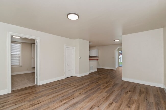 Building Photo - 3 Bedroom 1 Bathroom home in the North End