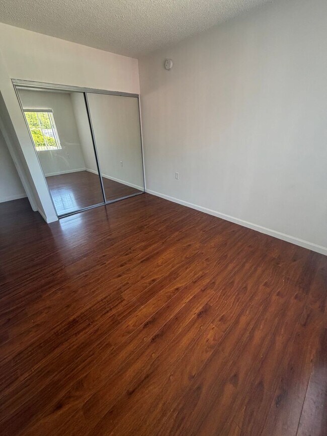 Interior Photo - p12225