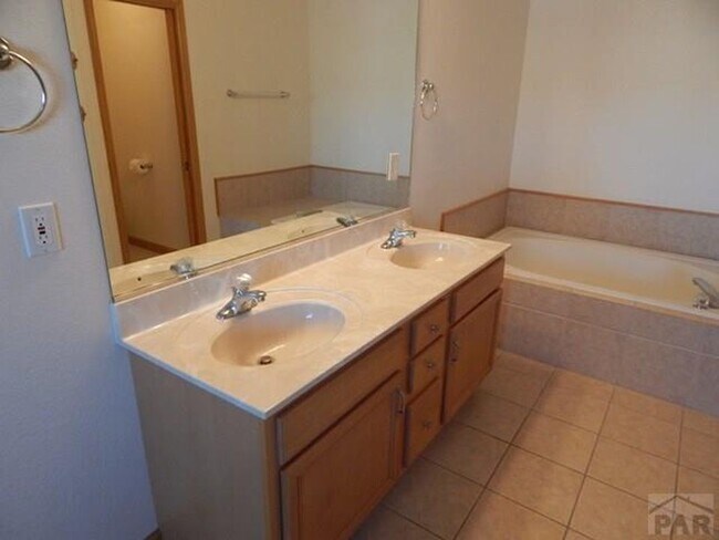Building Photo - Mesa Vista Community 2BD/2.5BA Townhouse w...