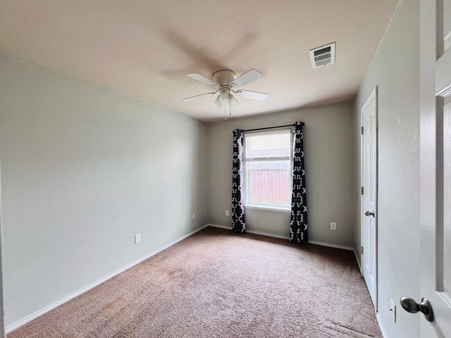 Building Photo - Trimmier Estates Beauty!