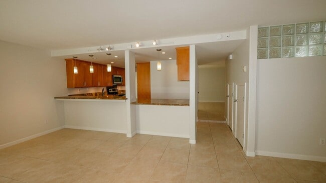 Building Photo - THANKSGIVING SPECIAL, $1,000 of 1st months rent - La Jolla Shores Heights - 4 Bedroom, 2.5 bath w...