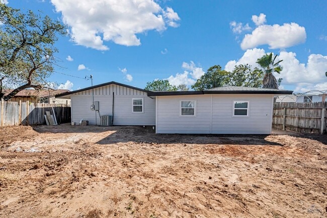 Building Photo - 1607 Butternut Ln