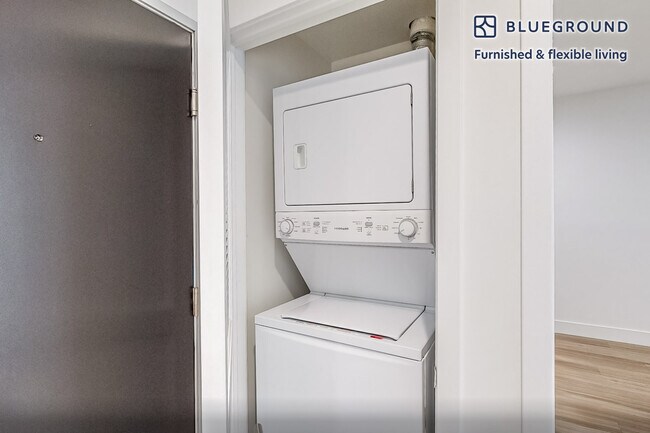 Building Photo - 518 N Gramercy Pl