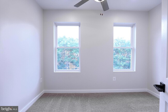 Building Photo - 2039 Rosedale St NE