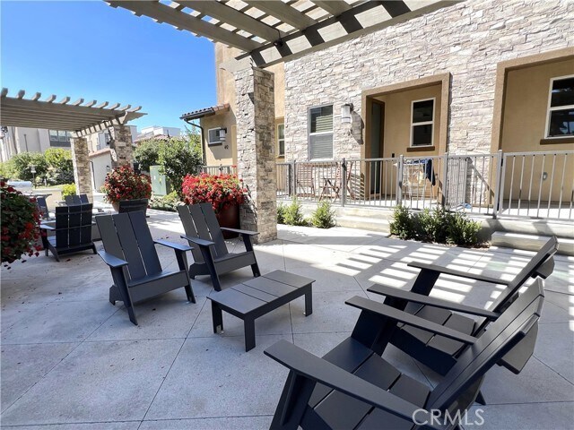 Building Photo - 45 Sanctuary Ln