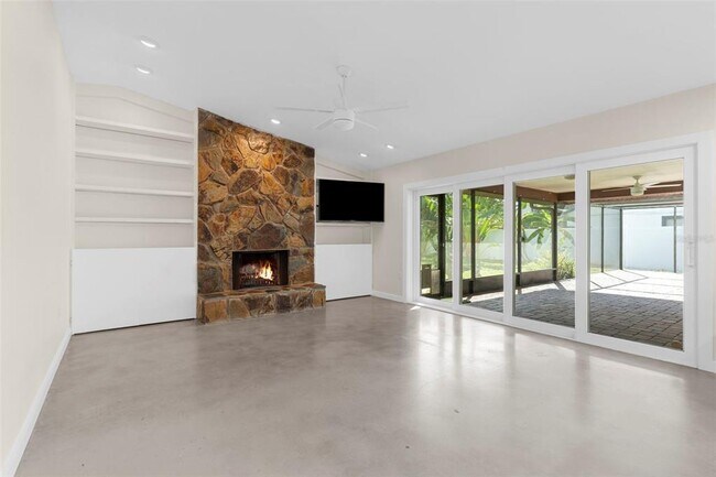 Building Photo - 4250 Marlowe Dr