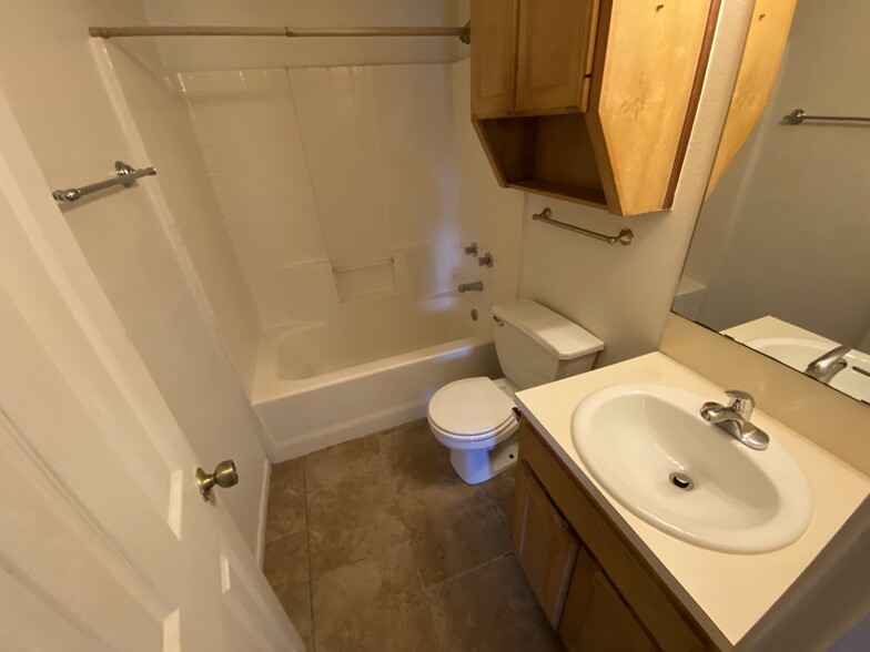 Building Photo - 1504 Benttree Dr