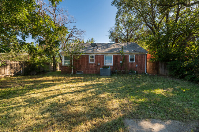 Building Photo - 2324 E 20th St N