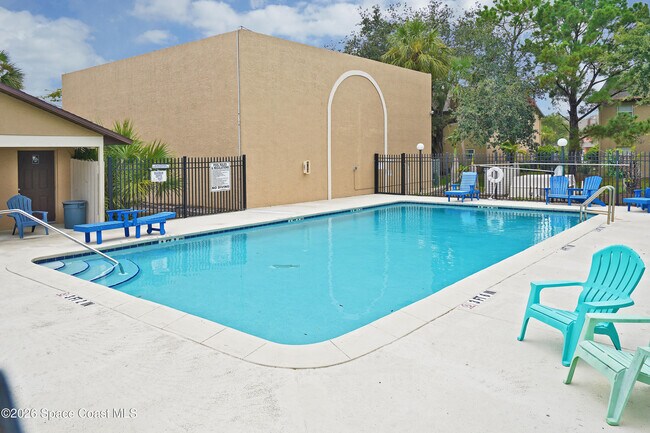 Building Photo - 240 Spring Dr