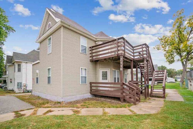 Building Photo - 2118 College St