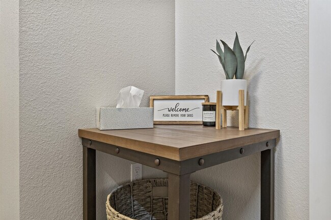 Building Photo - 2646 W Snyder St