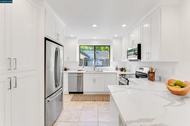Building Photo - 2424 San Miguel Dr