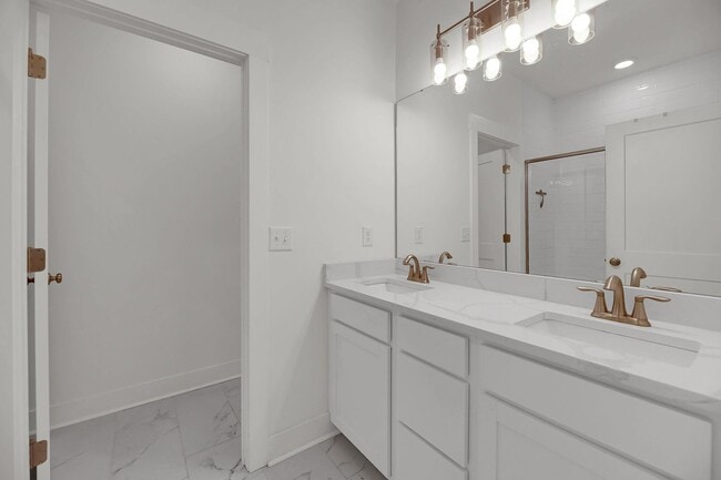 Building Photo - Gorgeous West Ashley Town home!