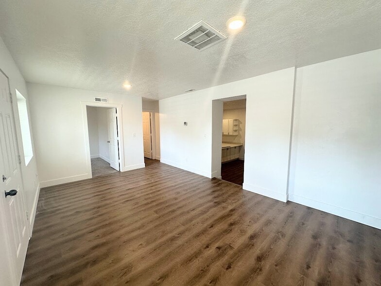 Building Photo - 435 S 900 W