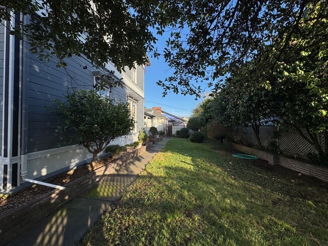 Building Photo - 801 Summer St