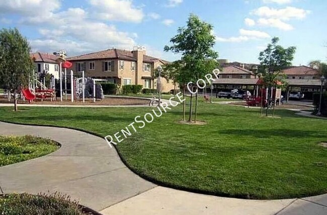 Building Photo - 3 Bedroom Townhome for Lease in Mariposa C...