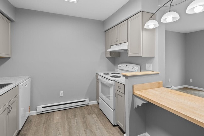 Building Photo - 500 NY-299
