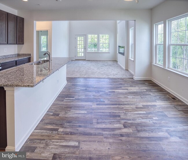 Building Photo - 106 Trails Way