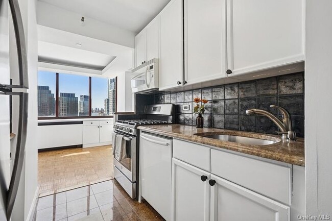 Building Photo - 4-74-74 48th Ave