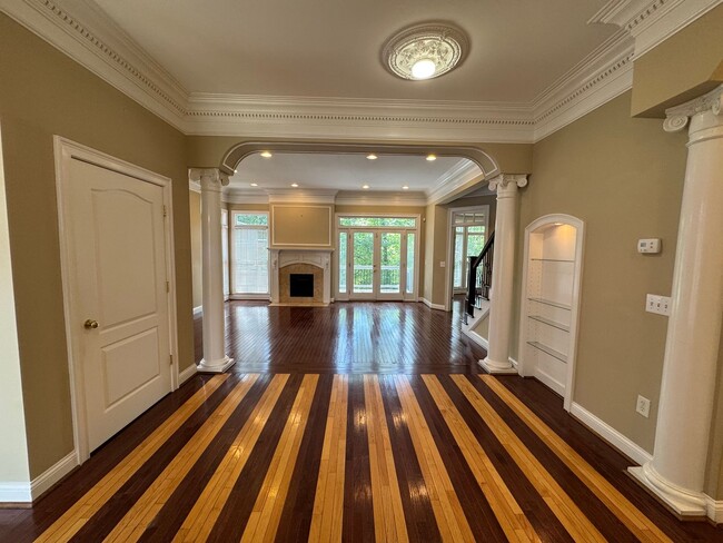 Building Photo - Executive Rental in Pear Alley Condominium...