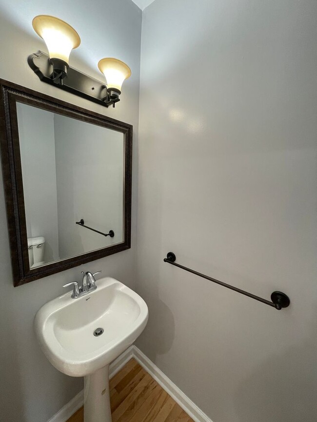 Building Photo - Beautiful custom built 5 bed 4 bath home with finished basement ready for you to move-in!