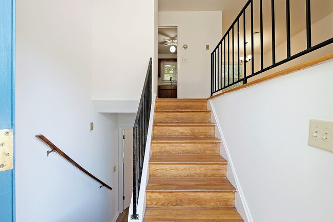 Building Photo - Move-in Ready Northern Albemarle County Home