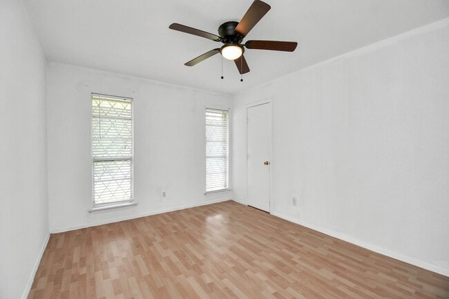 Building Photo - 530 Westshire Dr