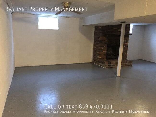 Building Photo - 2135 Tamarack Dr