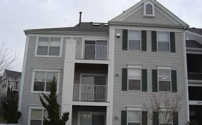 Building Photo - 10022 Vanderbilt Cir