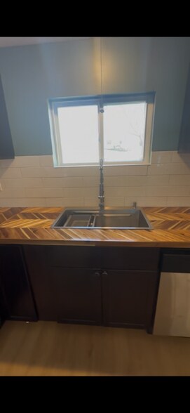 Building Photo - 802 Sinclair Ave