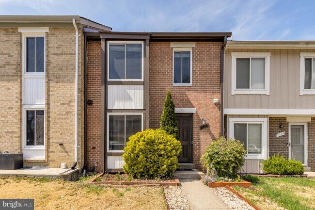 Building Photo - 2810 Cambridge Dr