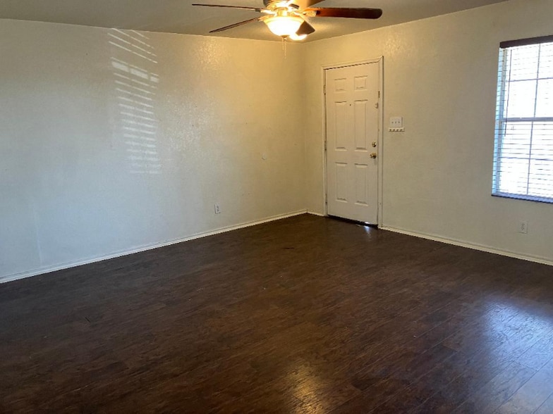 Building Photo - 9910 Amber Ledge