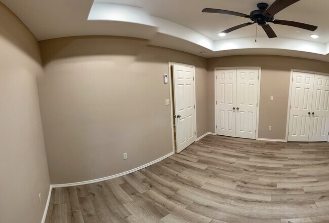 Building Photo - 2113 W Barcelona Ave