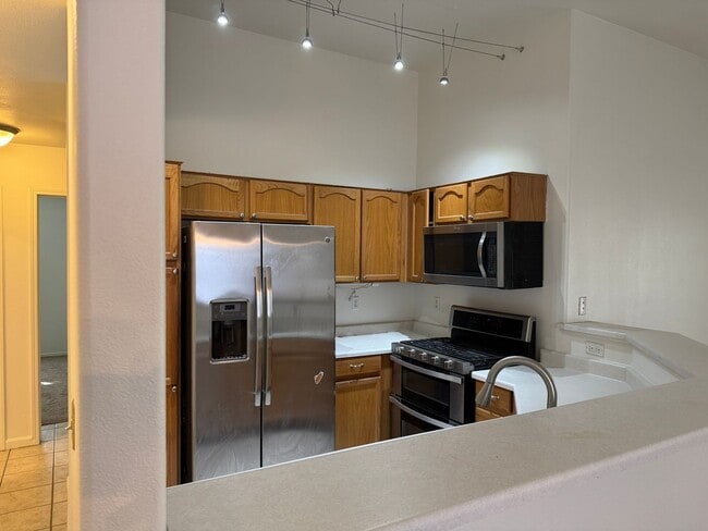 Building Photo - New Carpet and Fresh Paint