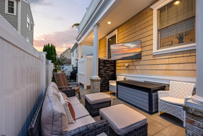 Building Photo - 28 N Colgate Ave